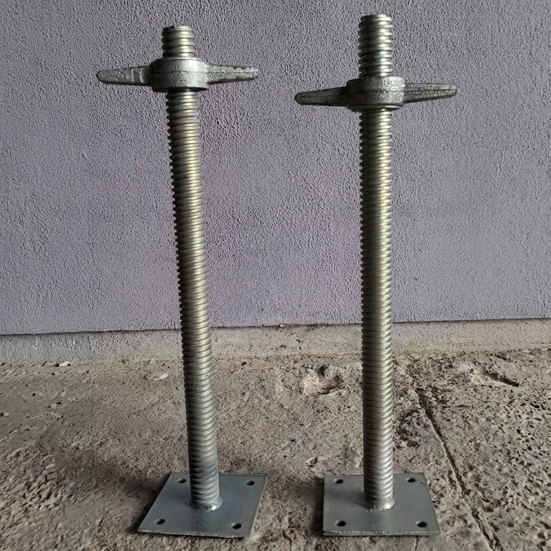 Patas regulables galvanizadas para andamios